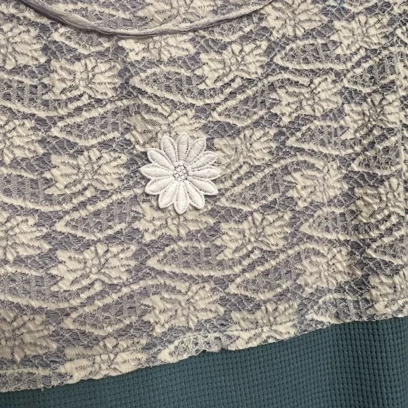 POL - Ballet Balcony Top - Picture 11 of 12